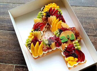 עוגת מספרים 4 - שתי שכבות בצק שקדים פריך במילוי קרם מסקרפונה וניל עם פירות טריים<br>בתוספת הקדשה אישית
                                             